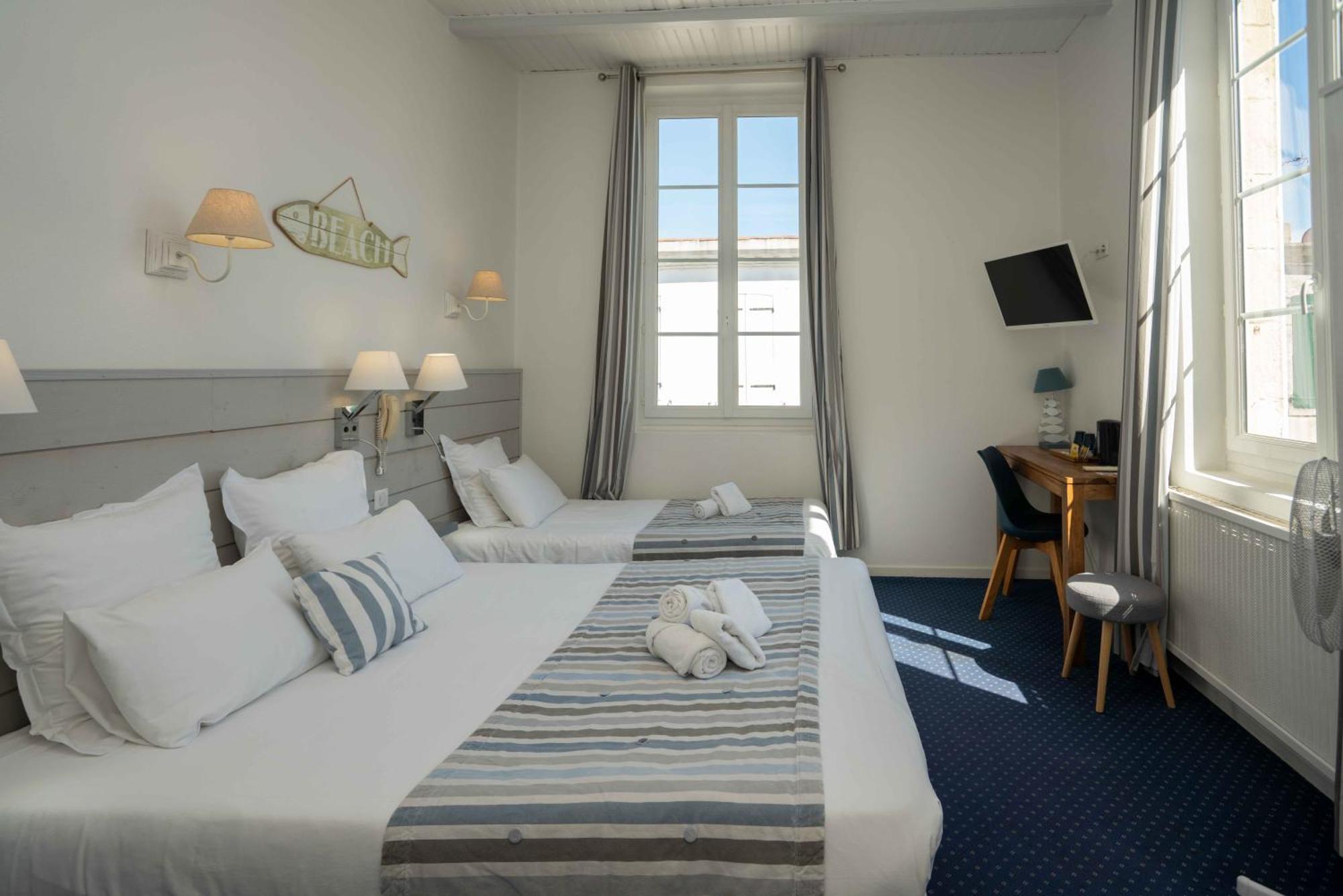 Hotel Le Square Saint-Pierre-d'Oleron Exterior photo