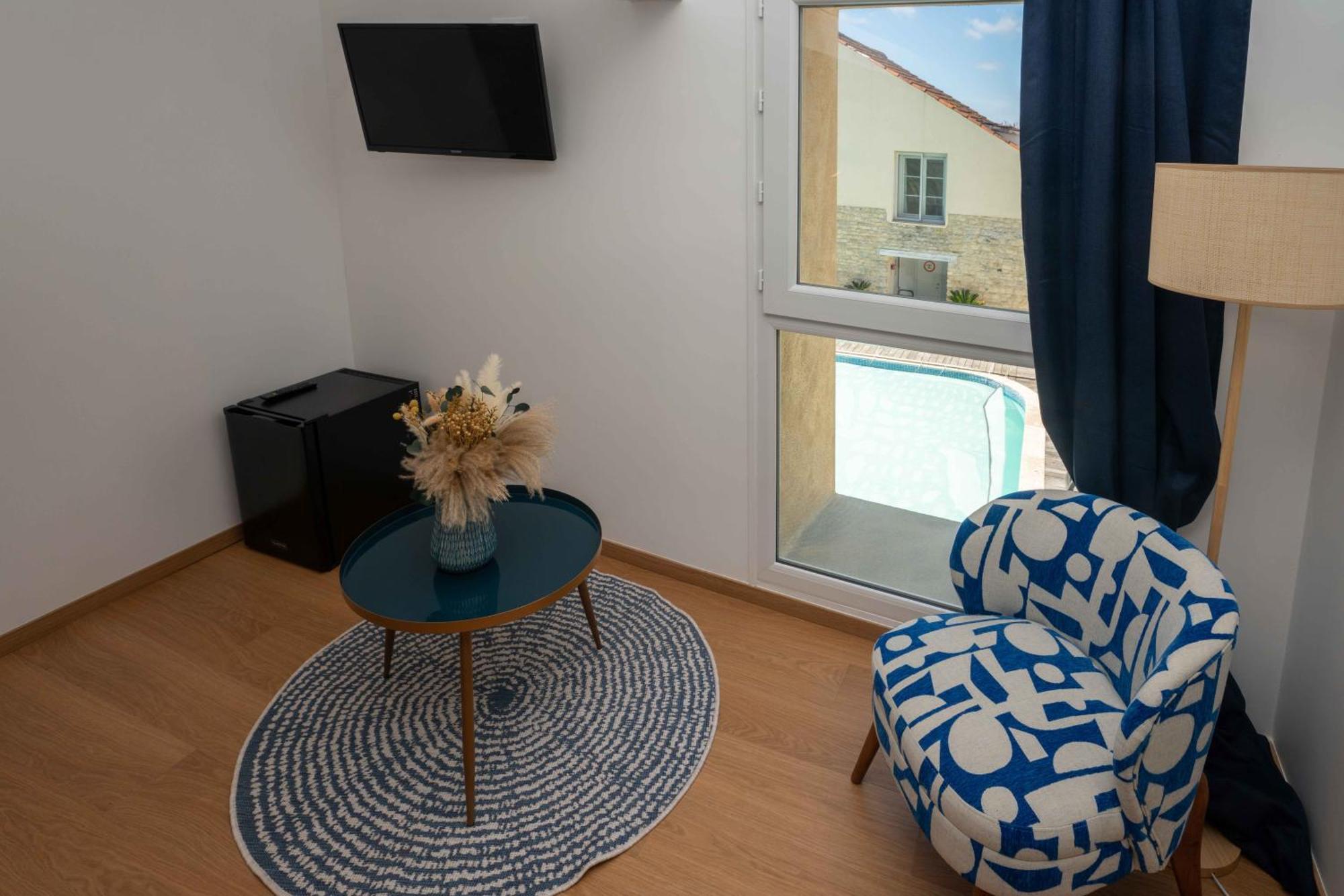 Hotel Le Square Saint-Pierre-d'Oleron Exterior photo